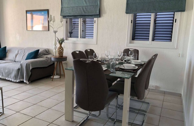 Stylish 3BR apt - modern decor, balcony & pool - close to the beach and amenitie