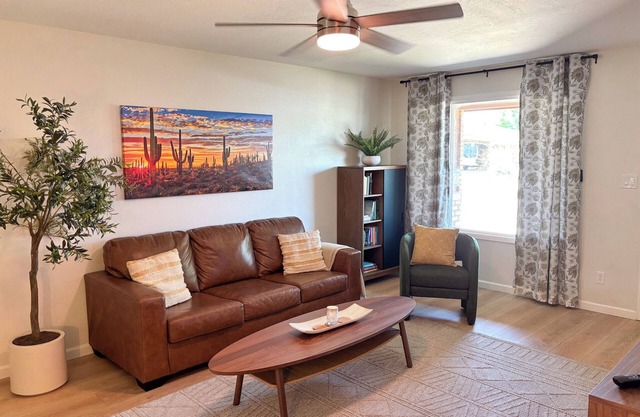 Stylish 3BR Retreat in Tempe - WIFI, Pool, Chill Vibes & Prime Location