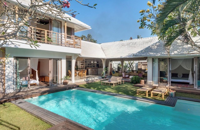 Stylish 4BR Kids Friendly 5min Canggu Rooftop