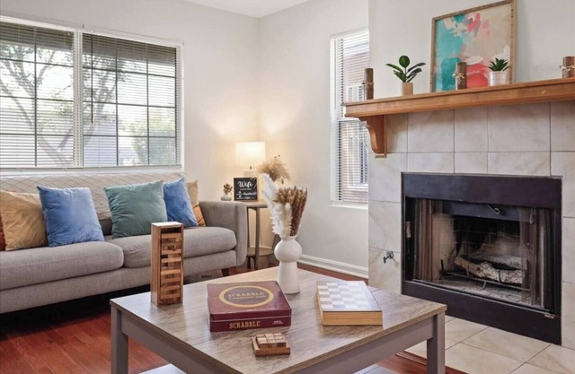 Stylish 4BR Minutes to Venice Beach Sleeps 16+