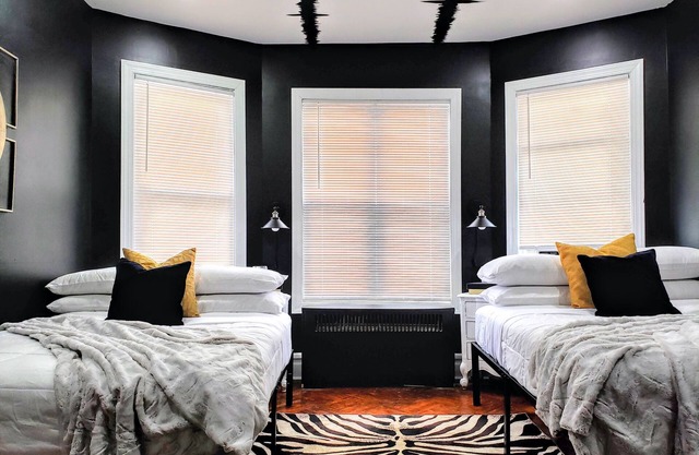 Stylish 5-Bedroom Duplex Near NYC for Large Groups/Sleeps 16+Breakfast Included