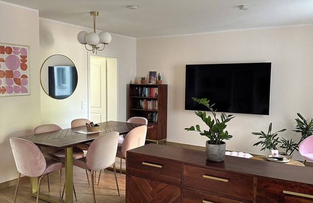 Stylish and central apartment in Cologne-Ehrenfeld. Pet friendly!