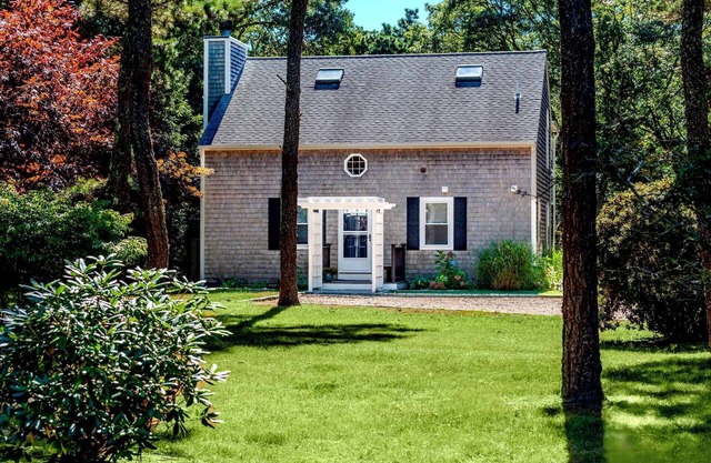 Stylish and Chic Katama Summer Retreat