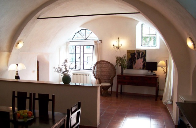 Stylish apartment with a beautiful garden, 5 km to the beach