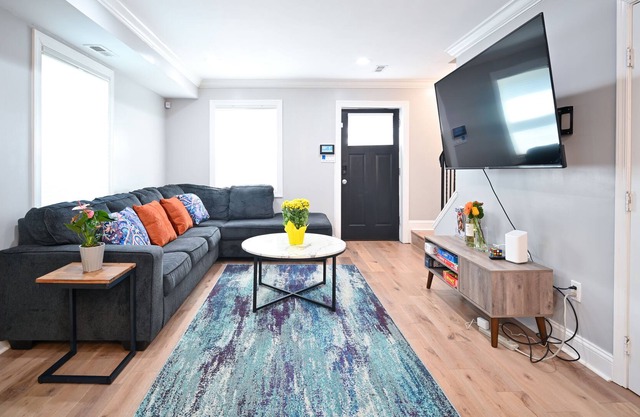 Stylish, Bright & Comfy ★ Near MGM Casino, Parking