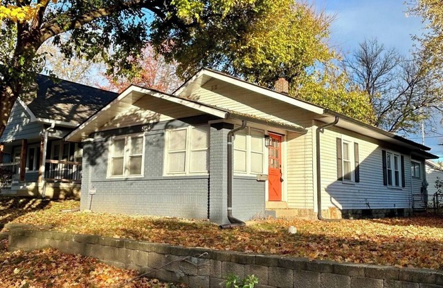 Stylish Bungalow - Close to Downtown - Pet Friendly - Easy Access to Highways