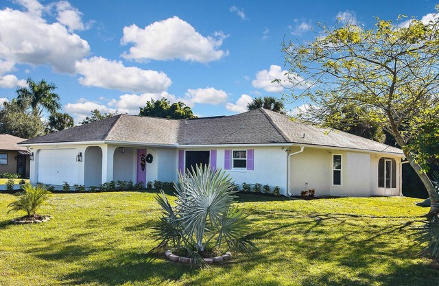Stylish Canal Home with King Bed and Lanai and Fishing dock