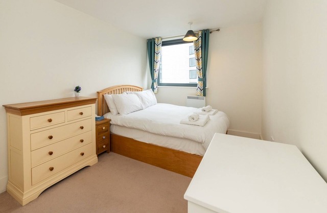 Stylish Central 1-Bed Flat with Private Balcony | Pass the Keys