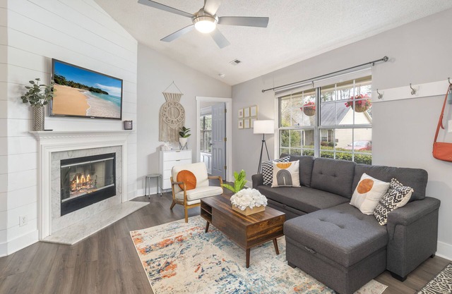 Stylish & Comfortable Bungalow * Mins to Duke, UNC, RDU & Downtown*