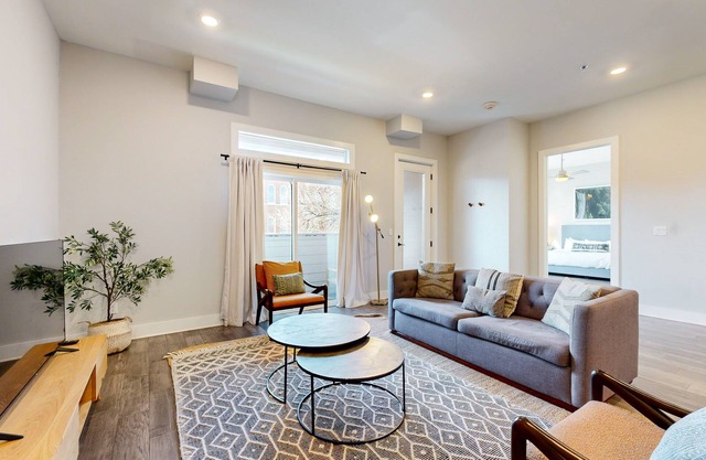 Stylish condo with downtown views & modern amenities near top attractions