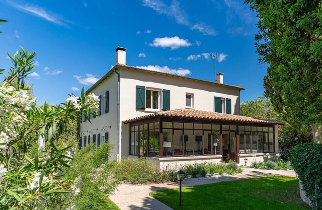Stylish country Retreat: 6 Bedrooms, Pool & Garden: Villa Noria