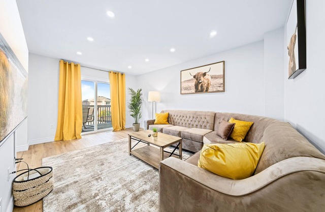 Stylish & Cozy - 4Bdrm House Fast WIFI, 2.5 Bath