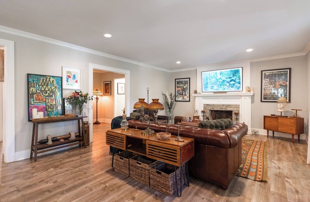 Stylish Craftsman w/Garden Oasis in Central LA