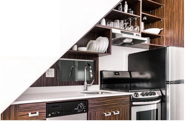 STYLISH DOWNTOWN CONDO NEAR GREAT RESTAURANTS AND CAFES