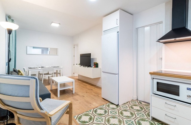 Stylish Family Apartment with Free Parking in Granada