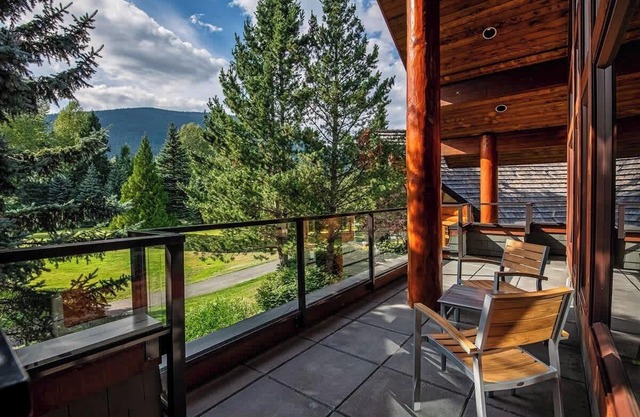 Stylish Family Chalet, Hot Tub, Views, BBQ