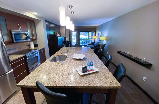 Stylish Family Condo Next to Resort Hot Tub! *Discount for 3+ Nights*