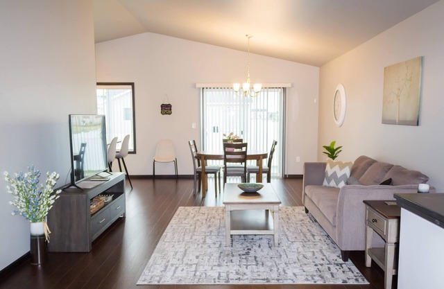 Stylish Fargo Home Great for Families and Groups!