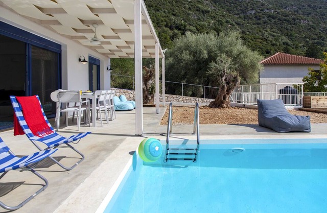 Stylish fully equipped Villa with Private Pool - 2 min Walk to the Beach