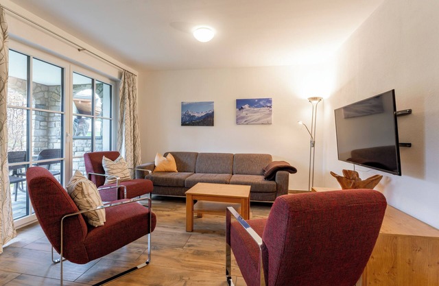 Stylish furnished apartment near large ski area