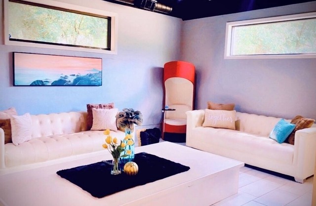 Stylish Gated Retreat Home-3mins to ATL airport