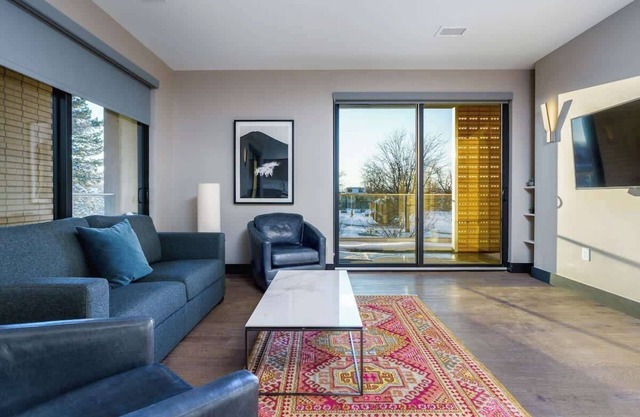 Stylish Getaway w/Balcony & Scenic Mountain Views