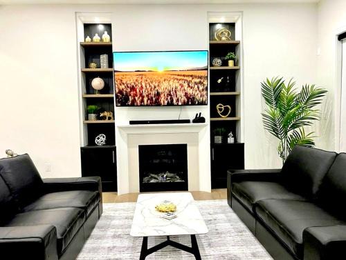Stylish, Glamorous & Serene 6BR Villa, Near Vancouver, Oasis for Groups and Large Families