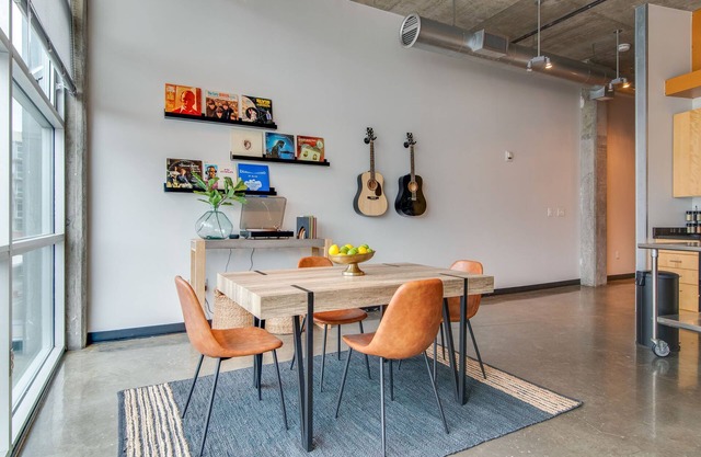 Stylish Loft 0.7 Miles From Downtown!