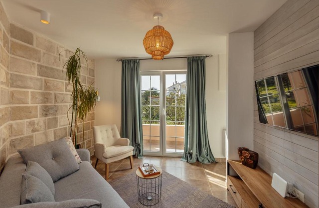 Stylish Mini-House with Garden & Beach