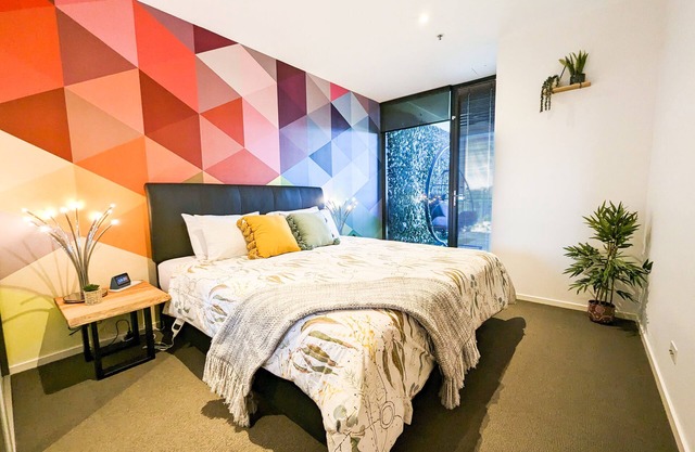 Stylish oasis in the heart of Canberra CBD, free parking
