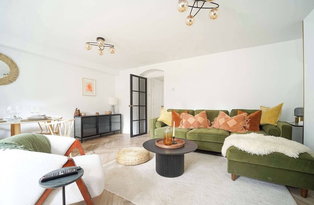Stylish one bedroom flat on Gordon road- Hopewell