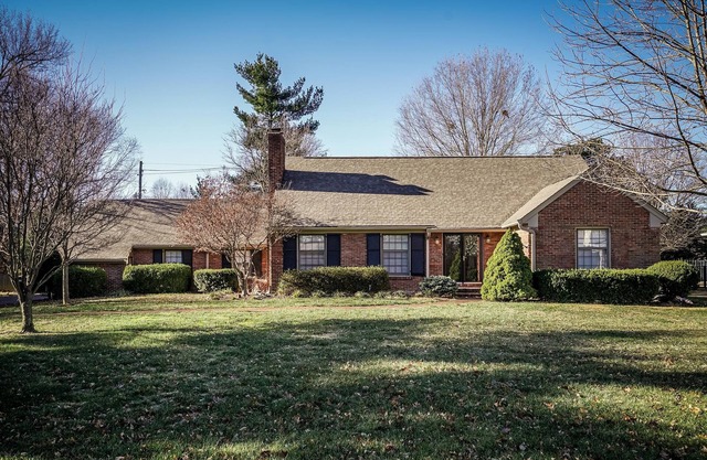 Stylish & Perfect for DERBY close to dining, shopping w/NEW POOL