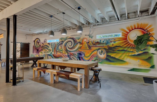 Stylish private suite in Inman Park with full kitchen, bath, laundry, and its own entrance. Ideal for solo travelers, couples, or guests needing extra privacy.