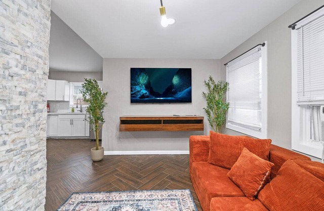 Stylish Retreat | 3-BR | Train to NYC access