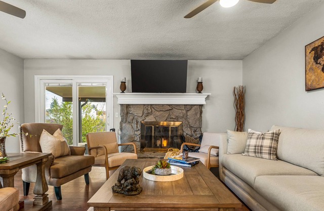Stylish retreat w/hot tub in the Front Range town of Westminster, Colorado