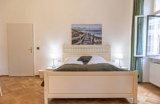 Stylish Room in Shared Apartment for 4, Near Downtown