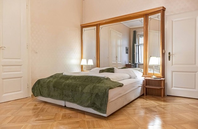 Stylish Room in Shared Apartment Near Downtown