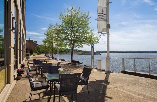 Stylish Room in Unique Hotel w/Potomac River Views – Perfect Family Getaway