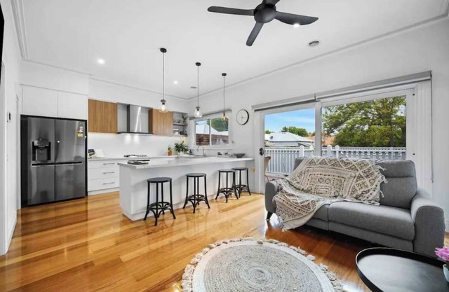 Stylish Soldiers Hill Retreat