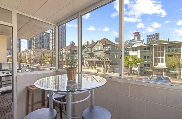 Stylish Suite at Stampede w/Free Parking, AC