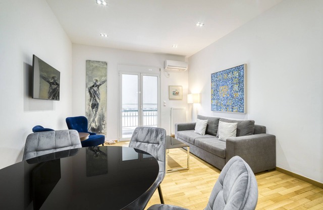Stylish Sunny New 2 Bedroom, Prime Central Athens