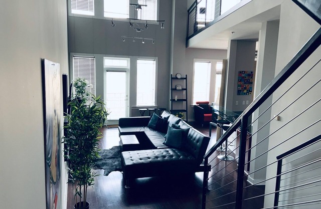 Stylish & Unique ATL Loft In Atlantic Station