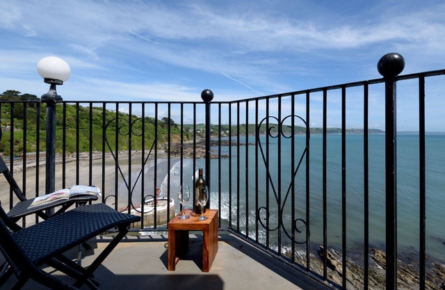 Stylish waterfront apartment with magnificent view
