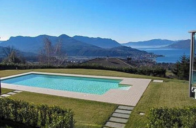 Stylishly furnished vacation apartment in a residence with pool & dream lake view