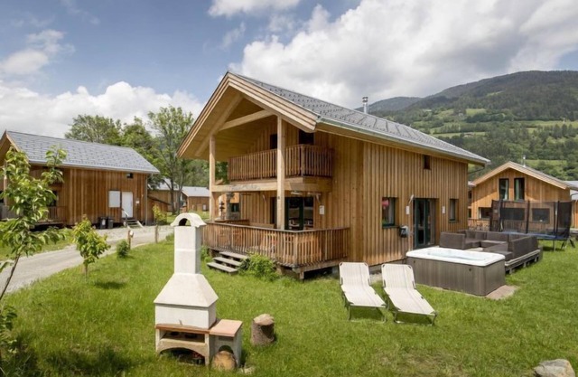 Superior mit 5 SZ,Sauna o.IR Sauna+SB by Interhome
