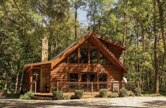 Sugar Creek Cabin w/Nordic spa bordering 2 state parks!