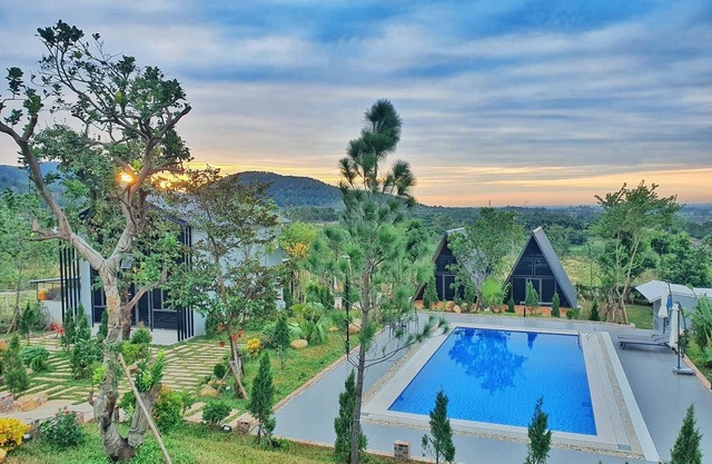 Suha retreat Soc Son