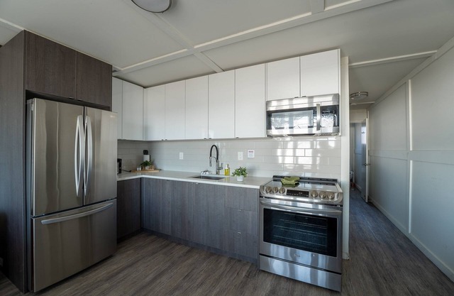 Suite 206: Beautiful 2-Bedroom Beachfront Suite