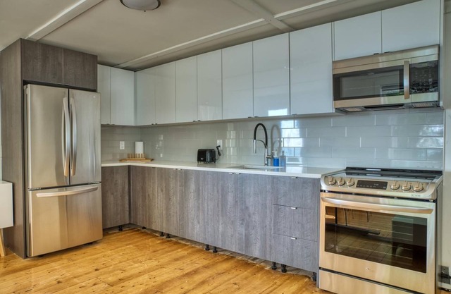 Suite 207: Beautiful 2-Bedroom Beachfront Suite