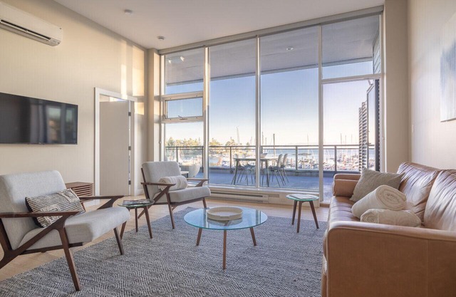 Suite #208: Contemporary Oceanfront Accommodation